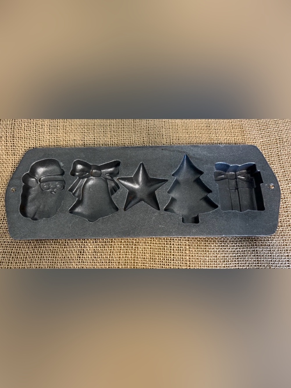 Vintage Lodge Cast Iron Christmas Theme Cornstick Pan 5H12 EUC Cornbread